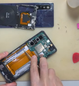 thay pin Sony Xperia 1 Mark 3